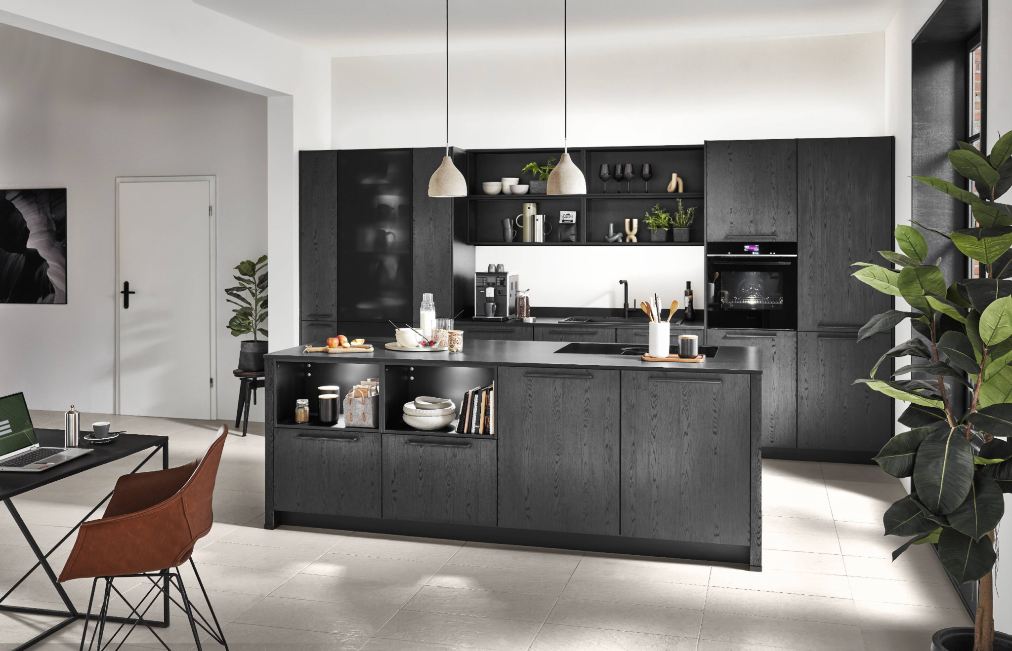 Klassische Inselküche Structura in Schwarz von Nobilia
