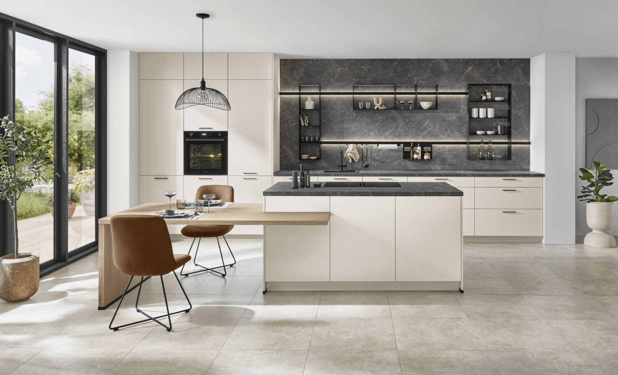 Moderne Inselküche Softline in Beige mit Griffen von Nobilia