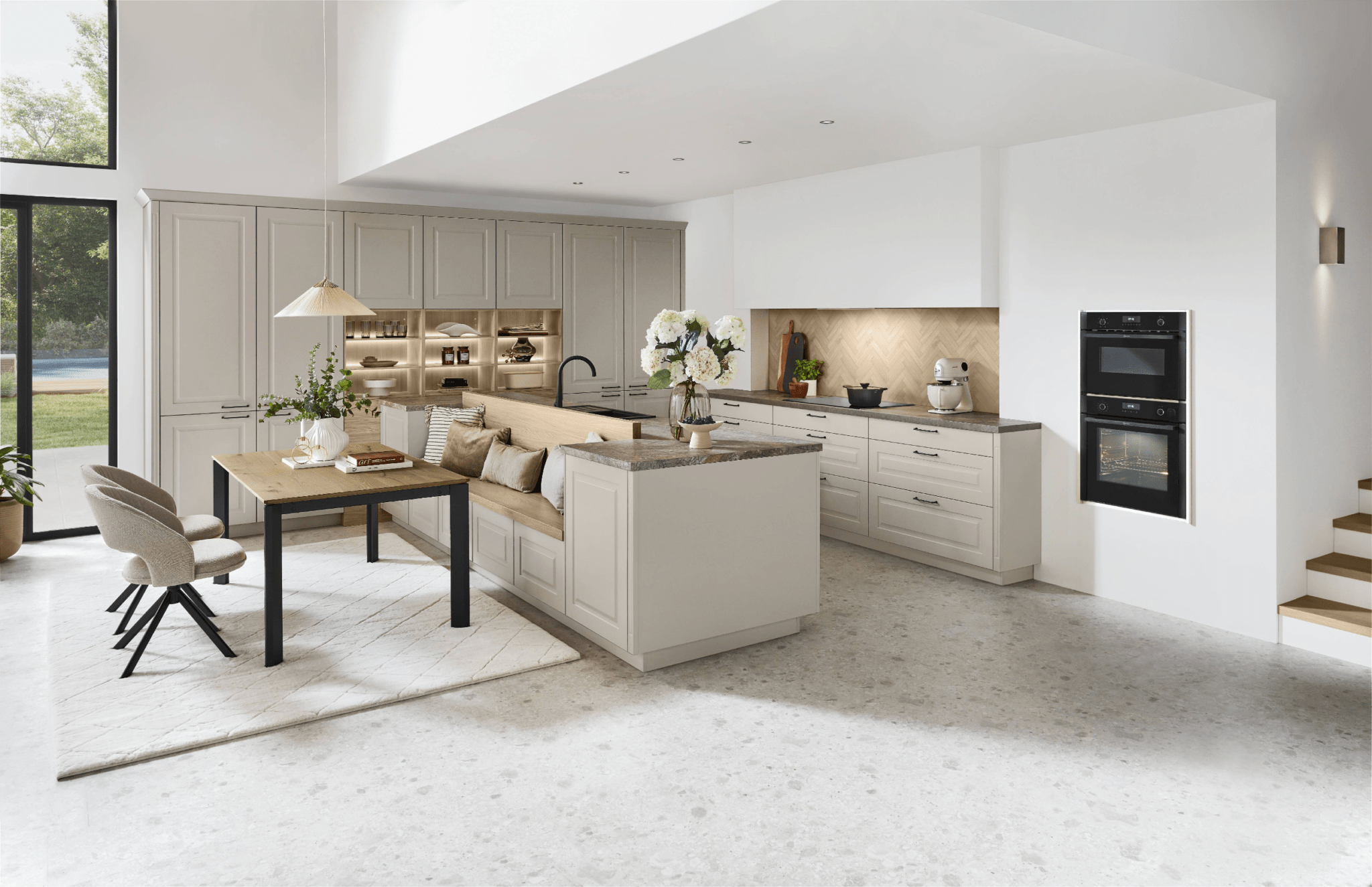 Landhausküche Sylt in Beige mit Griffen von Nobilia